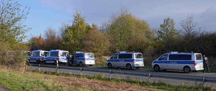 © www.mutbuergerdokus.de: 'Ende Gelände': Solidaritäts-Demonstration, Bagger- und Gleis-Besetzung