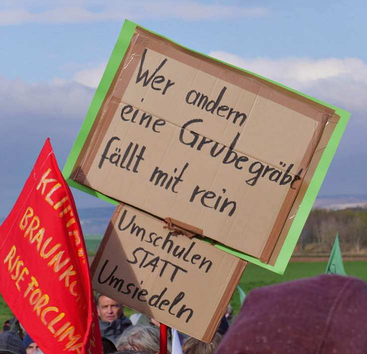 © www.mutbuergerdokus.de: 'Ende Gelände': Solidaritäts-Demonstration, Bagger- und Gleis-Besetzung