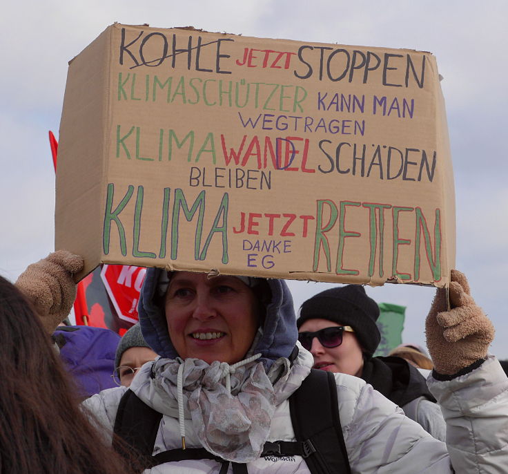 © www.mutbuergerdokus.de: 'Ende Gelände': Solidaritäts-Demonstration, Bagger- und Gleis-Besetzung