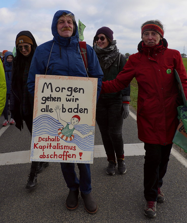 © www.mutbuergerdokus.de: 'Ende Gelände': Solidaritäts-Demonstration, Bagger- und Gleis-Besetzung