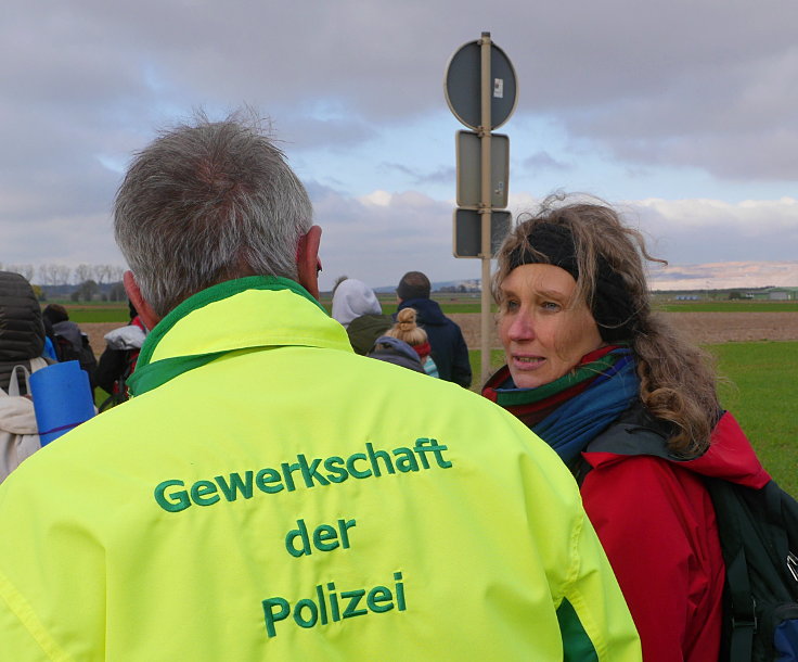 © www.mutbuergerdokus.de: 'Ende Gelände': Solidaritäts-Demonstration, Bagger- und Gleis-Besetzung