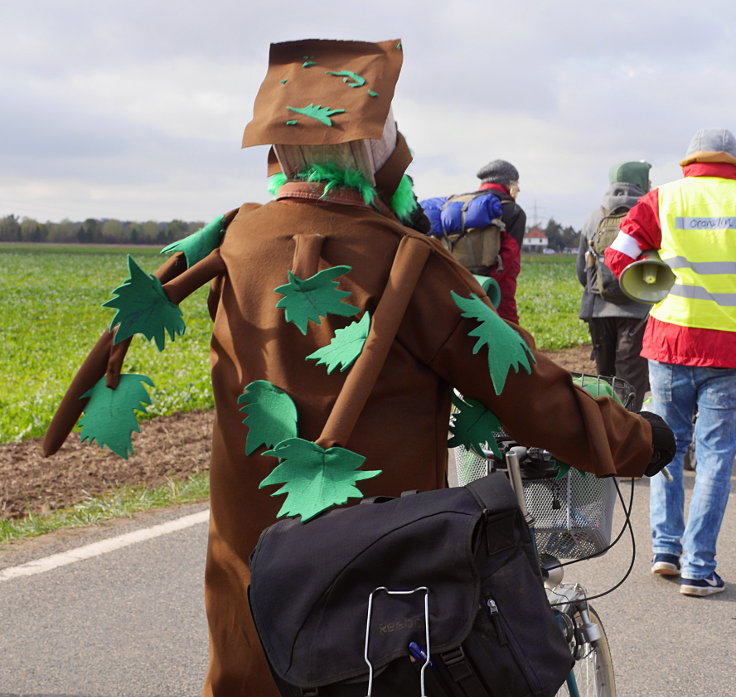 © www.mutbuergerdokus.de: 'Ende Gelände': Solidaritäts-Demonstration, Bagger- und Gleis-Besetzung