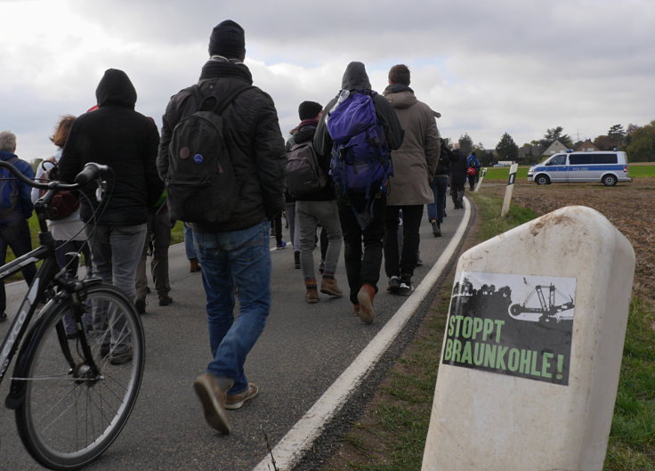 © www.mutbuergerdokus.de: 'Ende Gelände': Solidaritäts-Demonstration, Bagger- und Gleis-Besetzung