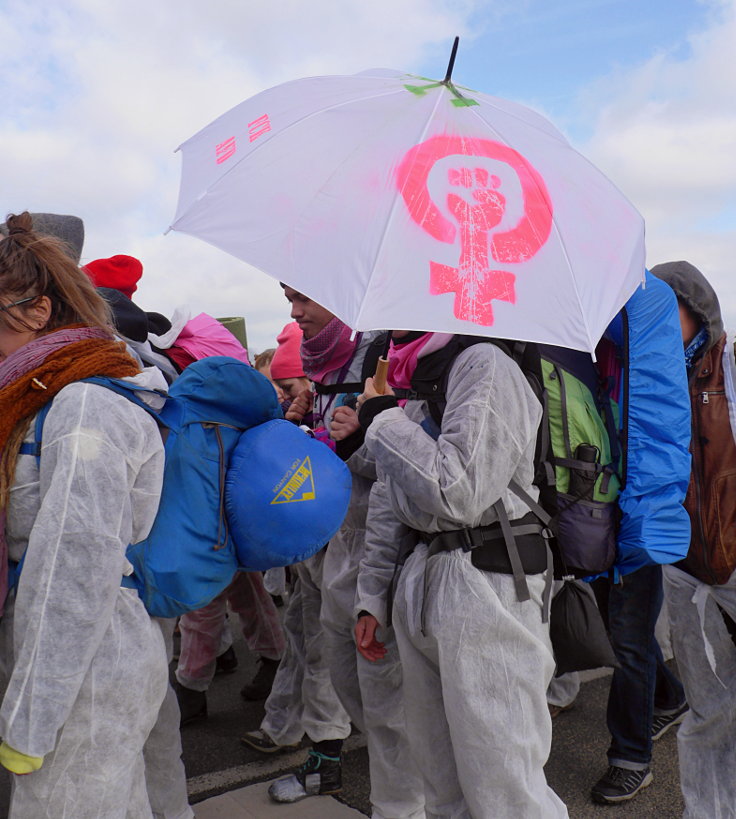 © www.mutbuergerdokus.de: 'Ende Gelände': Solidaritäts-Demonstration, Bagger- und Gleis-Besetzung