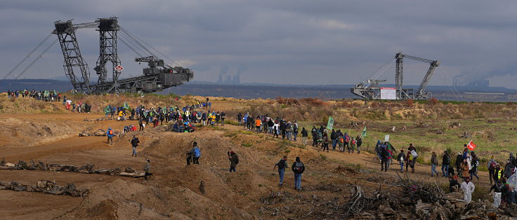 © www.mutbuergerdokus.de: 'Ende Gelände': Solidaritäts-Demonstration, Bagger- und Gleis-Besetzung