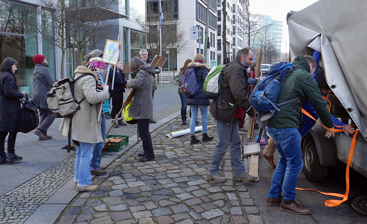 © www.mutbuergerdokus.de: Demonstration: 'Wir haben es satt!'