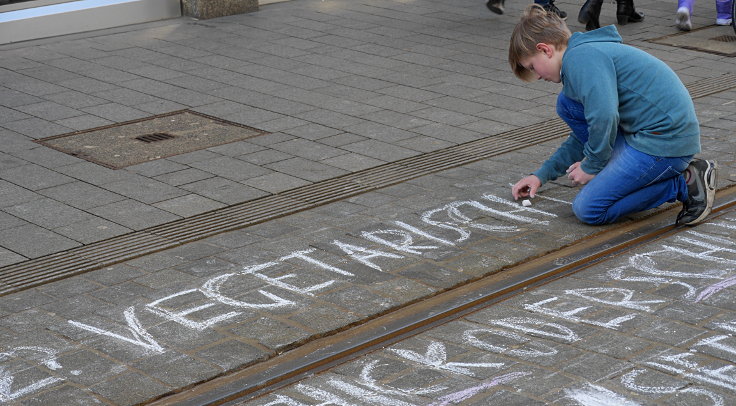 © www.mutbuergerdokus.de: Demonstration gegen Pelz