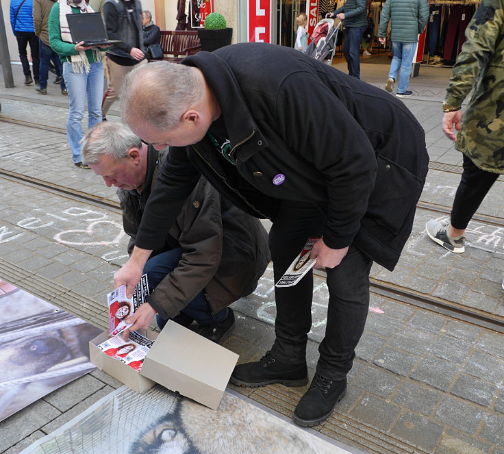 © www.mutbuergerdokus.de: Demonstration gegen Pelz