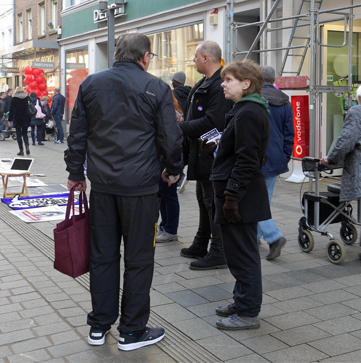 © www.mutbuergerdokus.de: Demonstration gegen Pelz