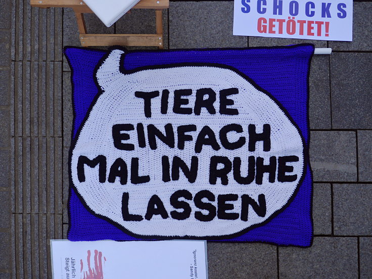 © www.mutbuergerdokus.de: Demonstration gegen Pelz