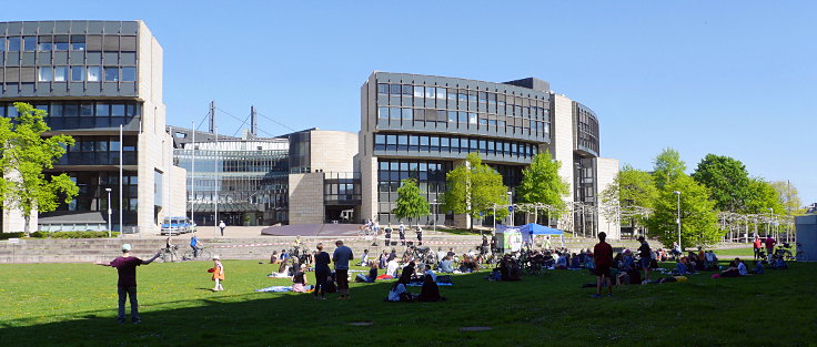 © www.mutbuergerdokus.de: 'Fridays for Future Düsseldorf': Mahnwache