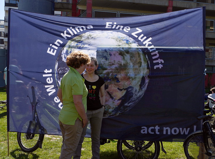 © www.mutbuergerdokus.de: 'Fridays for Future Düsseldorf': Mahnwache