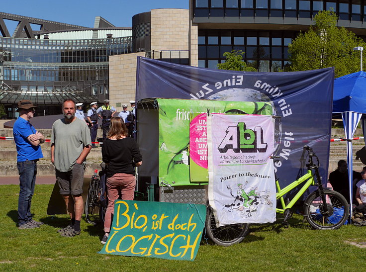 © www.mutbuergerdokus.de: 'Fridays for Future Düsseldorf': Mahnwache