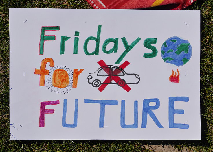 © www.mutbuergerdokus.de: 'Fridays for Future Düsseldorf': Mahnwache