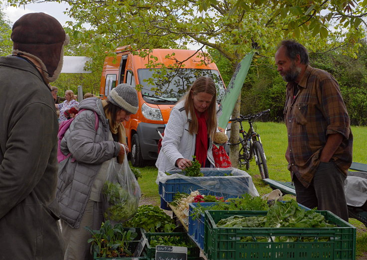 © www.mutbuergerdokus.de: Gartenfest am 'Ökotop' zum 'Tag der Erde'