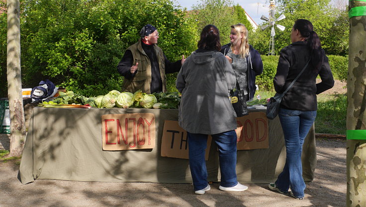 © www.mutbuergerdokus.de: Gartenfest am 'Ökotop' zum 'Tag der Erde'