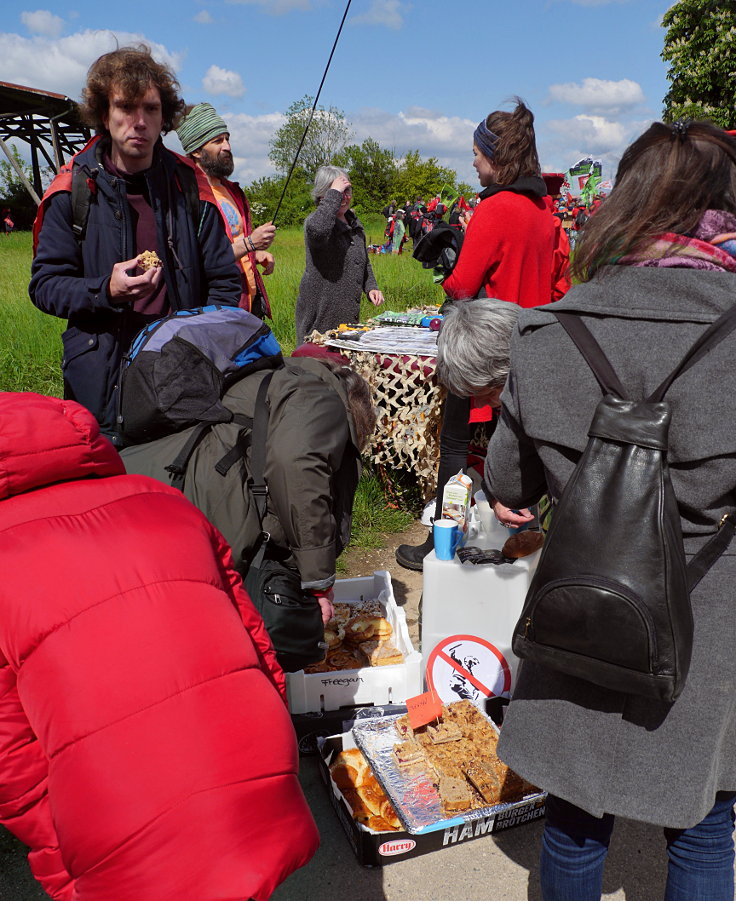 © www.mutbuergerdokus.de: 5. 'Rote Linie-Aktion' am Hambacher Wald
