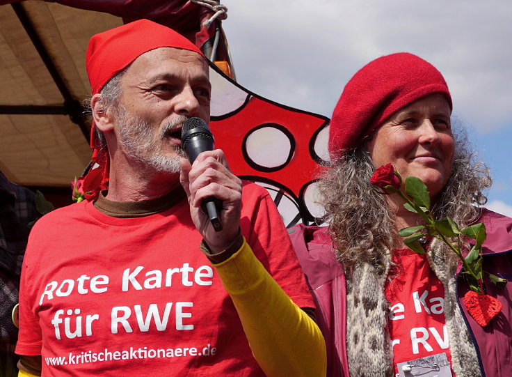 © www.mutbuergerdokus.de: 5. 'Rote Linie-Aktion' am Hambacher Wald