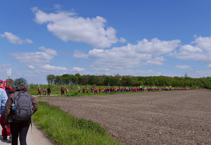 © www.mutbuergerdokus.de: 5. 'Rote Linie-Aktion' am Hambacher Wald