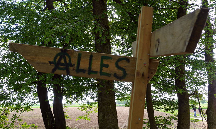 © www.mutbuergerdokus.de: 5. 'Rote Linie-Aktion' am Hambacher Wald