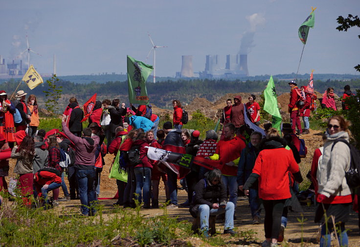 © www.mutbuergerdokus.de: 5. 'Rote Linie-Aktion' am Hambacher Wald