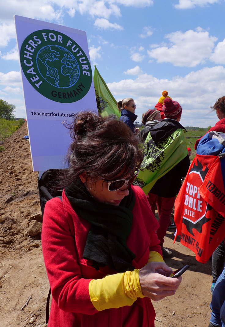 © www.mutbuergerdokus.de: 5. 'Rote Linie-Aktion' am Hambacher Wald