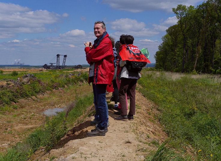 © www.mutbuergerdokus.de: 5. 'Rote Linie-Aktion' am Hambacher Wald