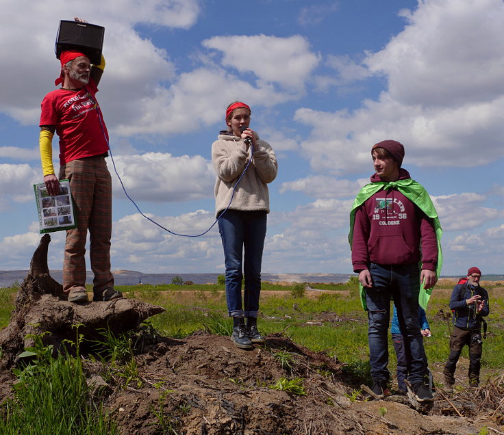 © www.mutbuergerdokus.de: 5. 'Rote Linie-Aktion' am Hambacher Wald