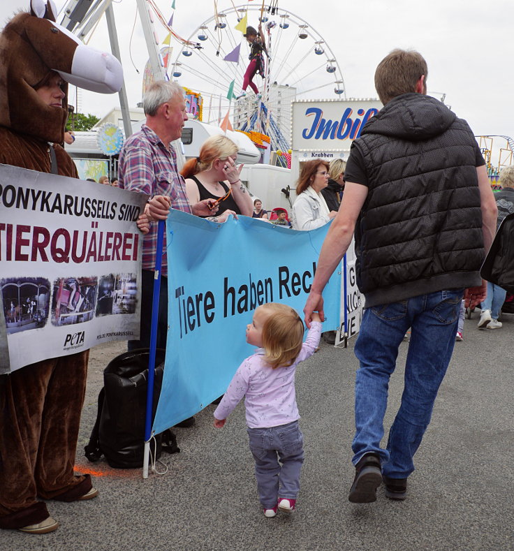 © www.mutbuergerdokus.de: Ponykarussell-Demonstration