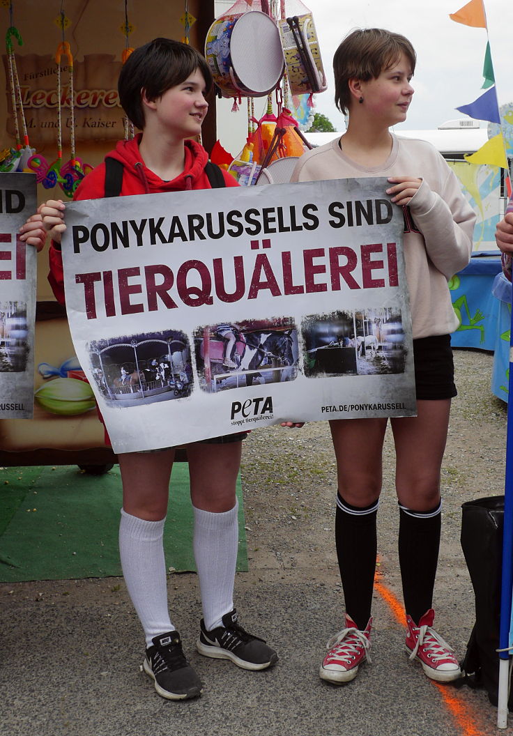 © www.mutbuergerdokus.de: Ponykarussell-Demonstration