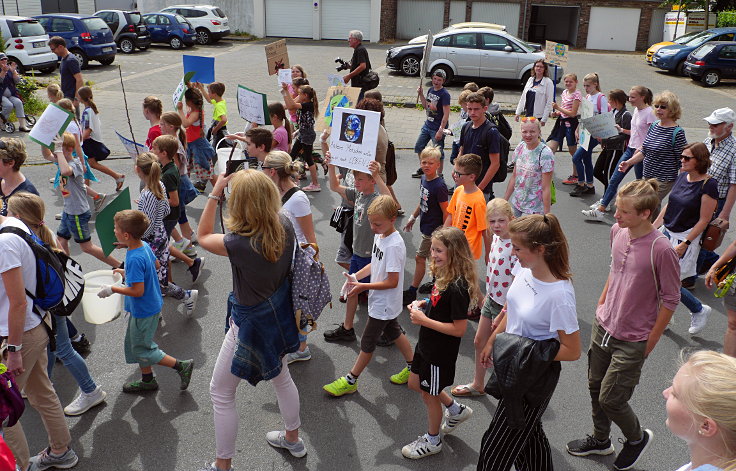 © www.mutbuergerdokus.de: 1. 'Fridays for Future'-Klimastreik Willich