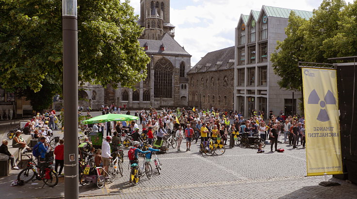 © www.mutbuergerdokus.de: Fahrraddemonstration 'Tour Becquerel'