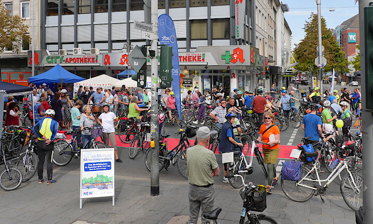 © www.mutbuergerdokus.de: 6. 'Mönchengladbacher Fahrradsternfahrt'