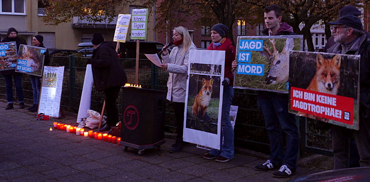 © www.mutbuergerdokus.de: 6. 'Anti-Jagd-Demo vor Hubertusmesse'