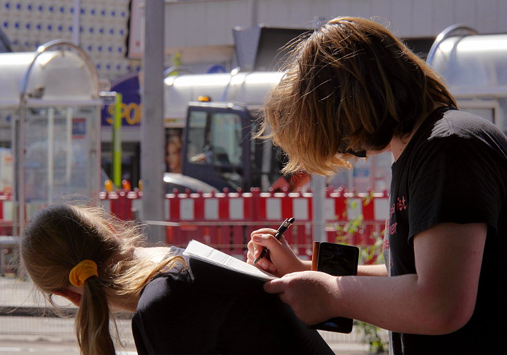 © www.mutbuergerdokus.de: 'COOL DOWN unter den Bäumen am Konrad Adenauer Platz'