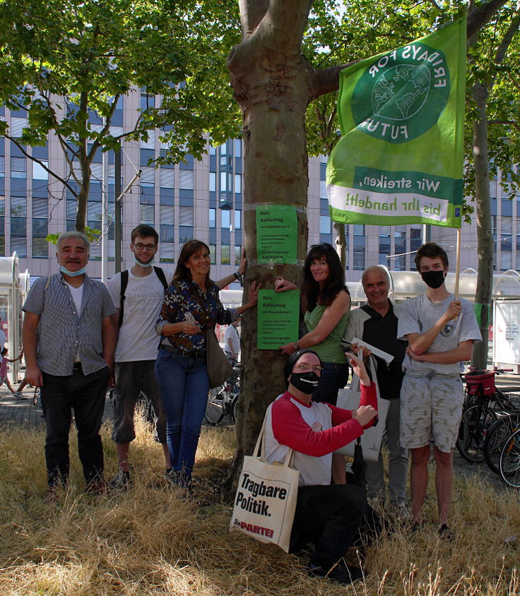 © www.mutbuergerdokus.de: 'COOL DOWN unter den Bäumen am Konrad Adenauer Platz'