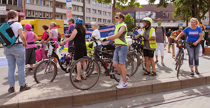 © www.mutbuergerdokus.de: Aktion: 'Verkehrswende jetzt! Stadt für Menschen statt für Autos!'