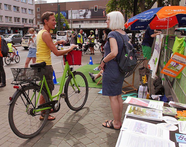 © www.mutbuergerdokus.de: Aktion: 'Verkehrswende jetzt! Stadt für Menschen statt für Autos!'