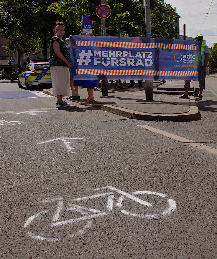 © www.mutbuergerdokus.de: Aktion: 'Verkehrswende jetzt! Stadt für Menschen statt für Autos!'