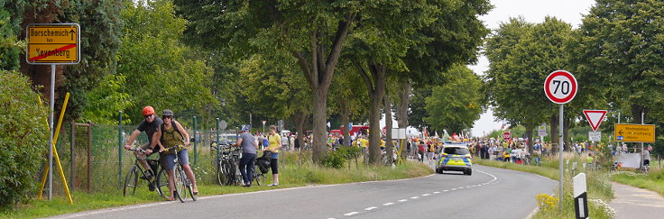 © www.mutbuergerdokus.de: 'RWE auf Abstand halten - Demo auf der L277'