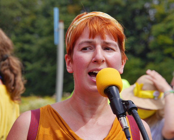 © www.mutbuergerdokus.de: 'RWE auf Abstand halten - Demo auf der L277'