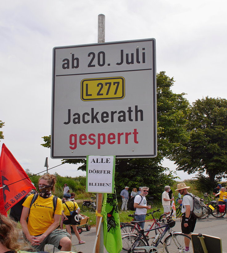 © www.mutbuergerdokus.de: 'RWE auf Abstand halten - Demo auf der L277'