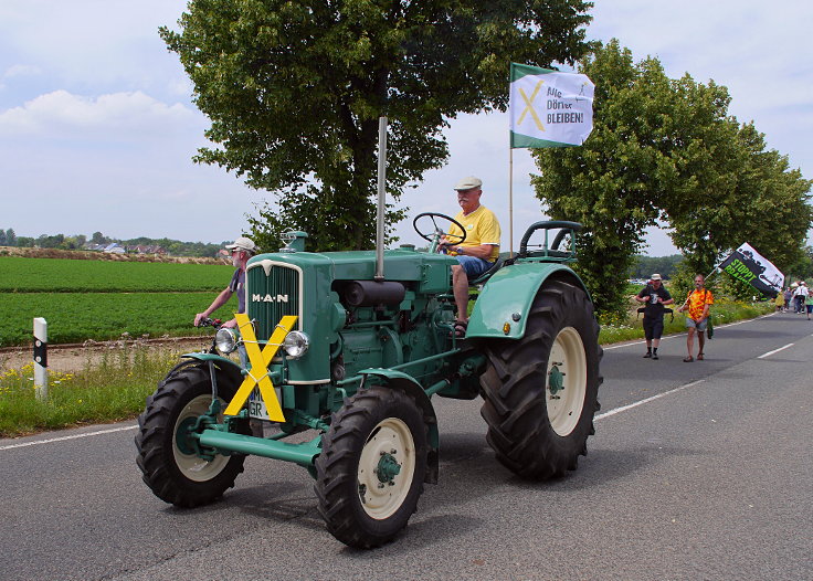 © www.mutbuergerdokus.de: 'RWE auf Abstand halten - Demo auf der L277'