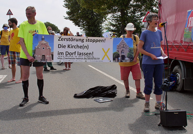 © www.mutbuergerdokus.de: 'RWE auf Abstand halten - Demo auf der L277'