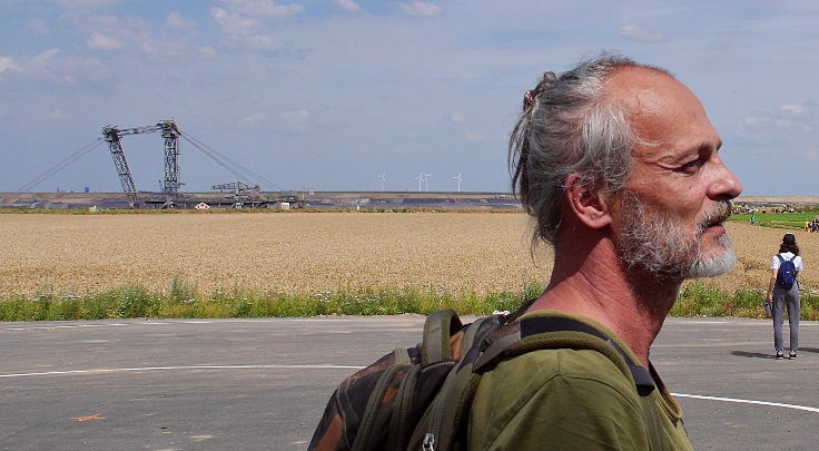 © www.mutbuergerdokus.de: 'RWE auf Abstand halten - Demo auf der L277'