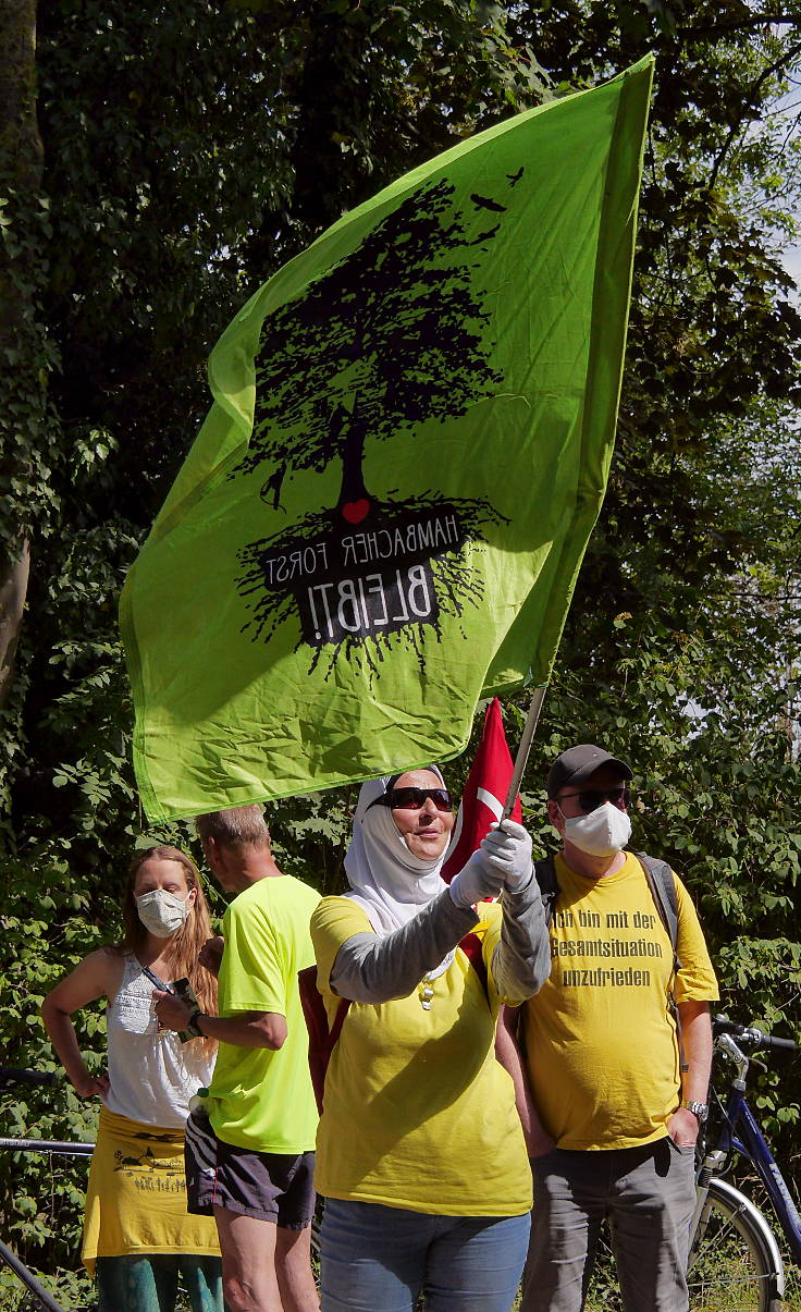 © www.mutbuergerdokus.de: 'RWE auf Abstand halten - Demo auf der L277'