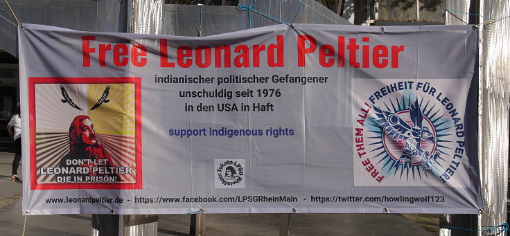 © www.mutbuergerdokus.de: Mahnwache für Leonard Peltier
