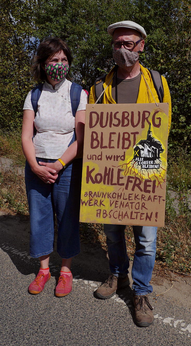 © www.mutbuergerdokus.de: Demonstration für Klimagerechtigkeit in den bedrohten Dörfern am Tagebau Garzweiler II