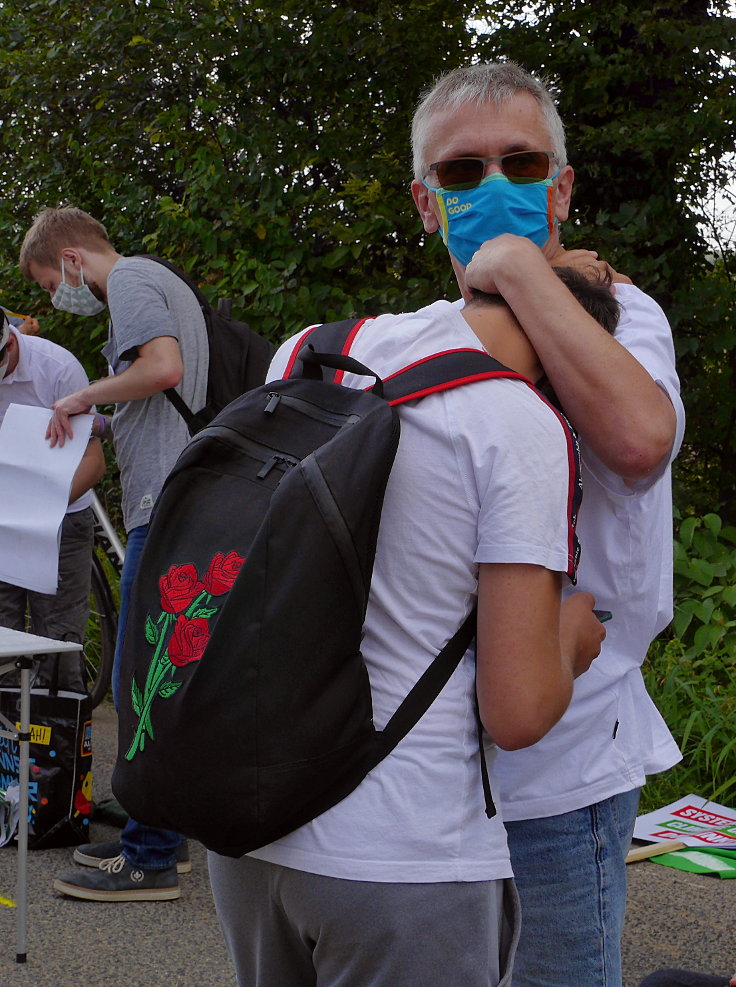 © www.mutbuergerdokus.de: Demonstration für Klimagerechtigkeit in den bedrohten Dörfern am Tagebau Garzweiler II