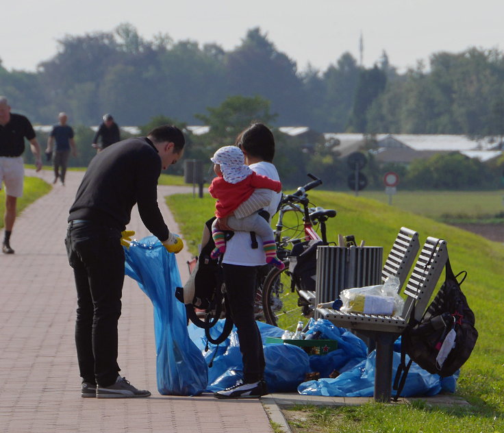 © www.mutbuergerdokus.de: 'Rhine Cleanup Day'